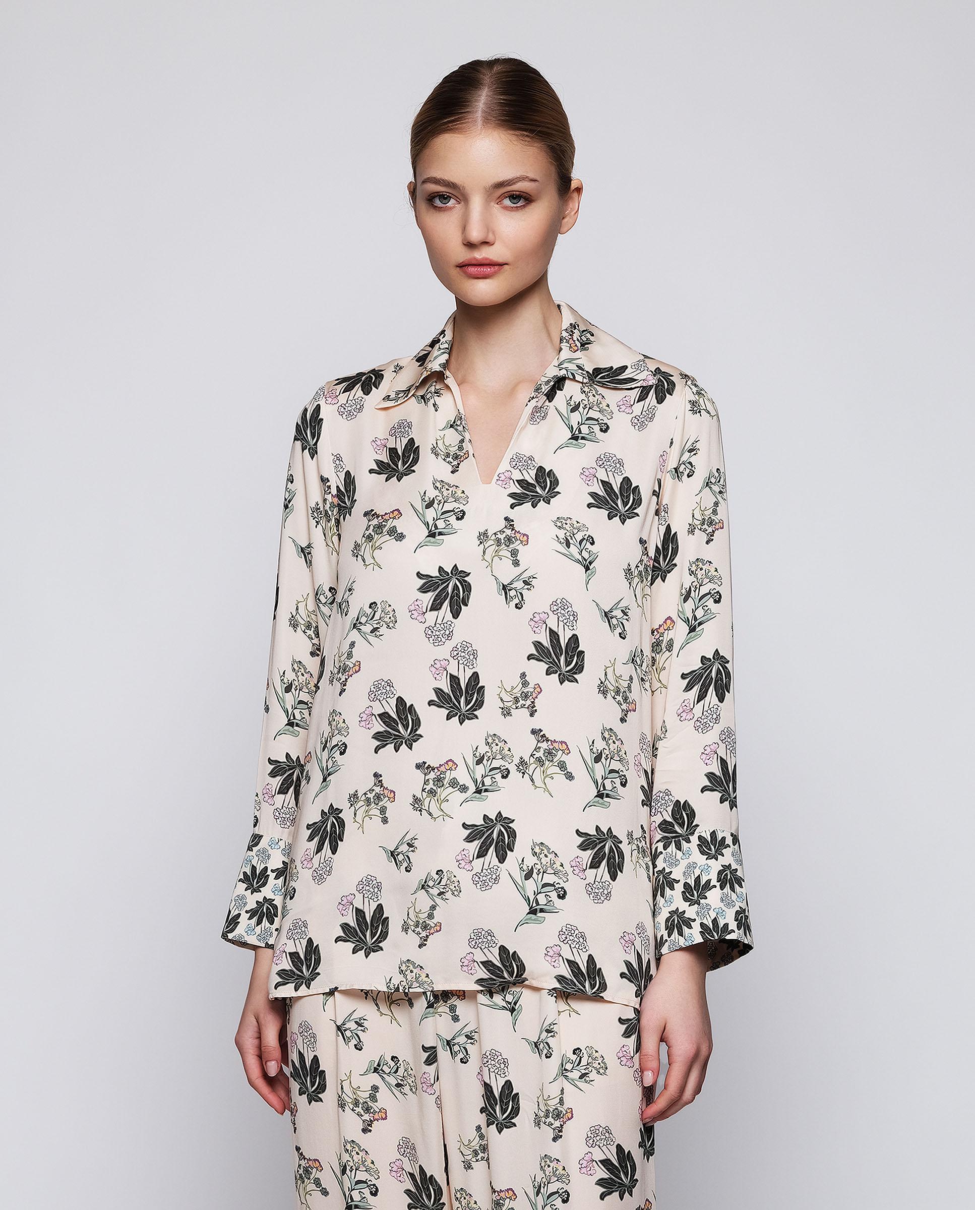 Imagem 0 de Blusa com Estampado Floral e Gola em V