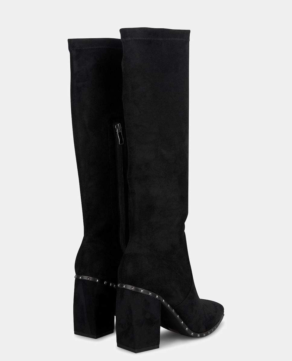 Botas em Pele com Detalhe de Tachas na Sola Preto-3