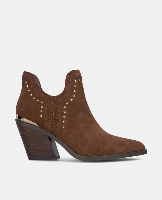 Imagem 0 de Botins sem Fecho com Tachas