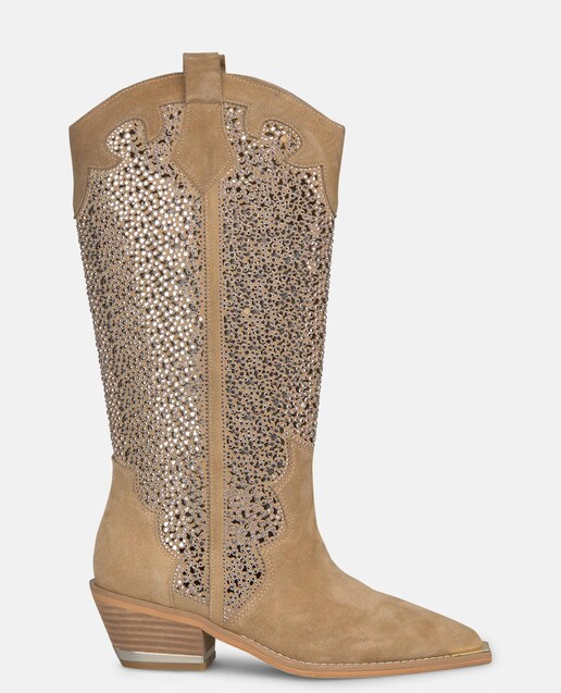 Imagem 0 de Botas Rasas com Detalhes Perfuradaos e Pedraria