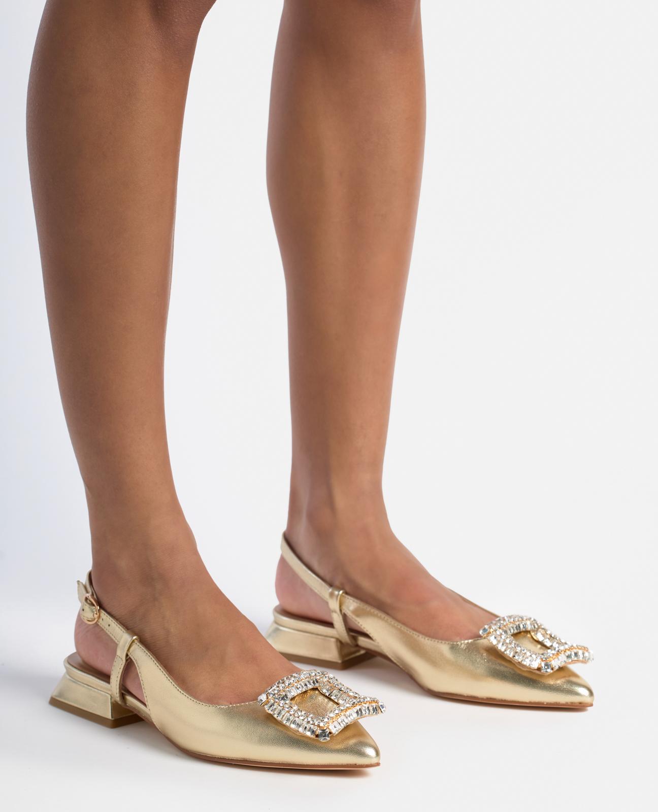 Sapatos de Salto com Broche de Pedraria e Biqueira Afiada Ouro-4