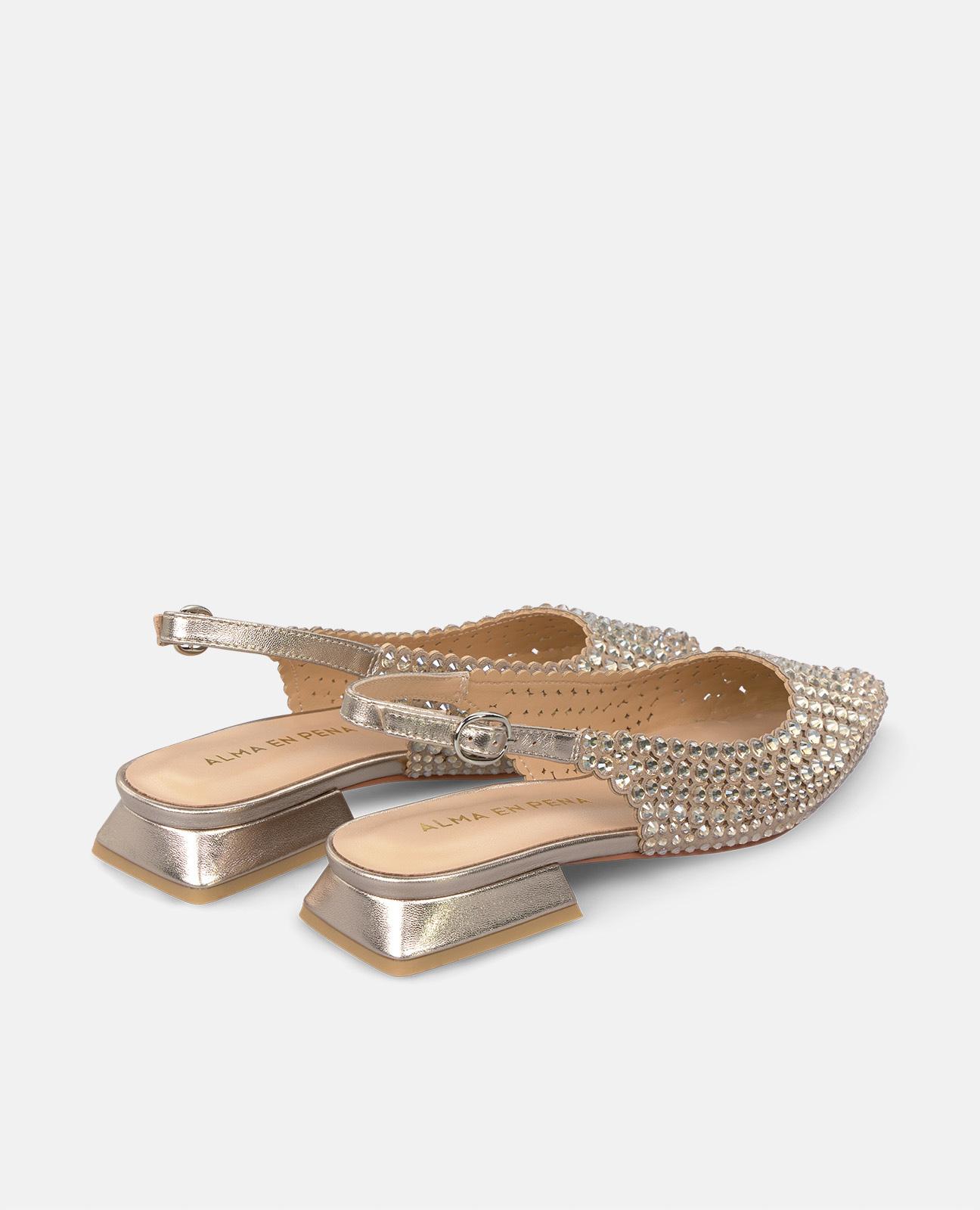 Sapatos de Salto com Biqueira Afiada e Detalhes de Pedraria Ouro-3