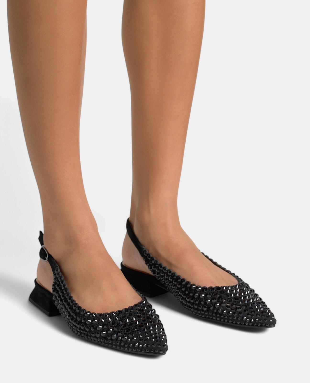 Sapatos de Salto com Detalhes de Pedraria e Fecho de Fivela Preto-4