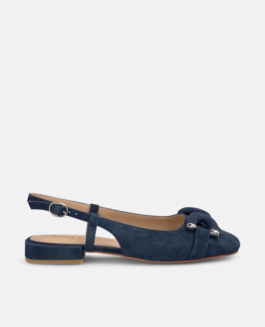 Imagem 0 de Sapatos com Detalhe de Estribo Na Biqueira
