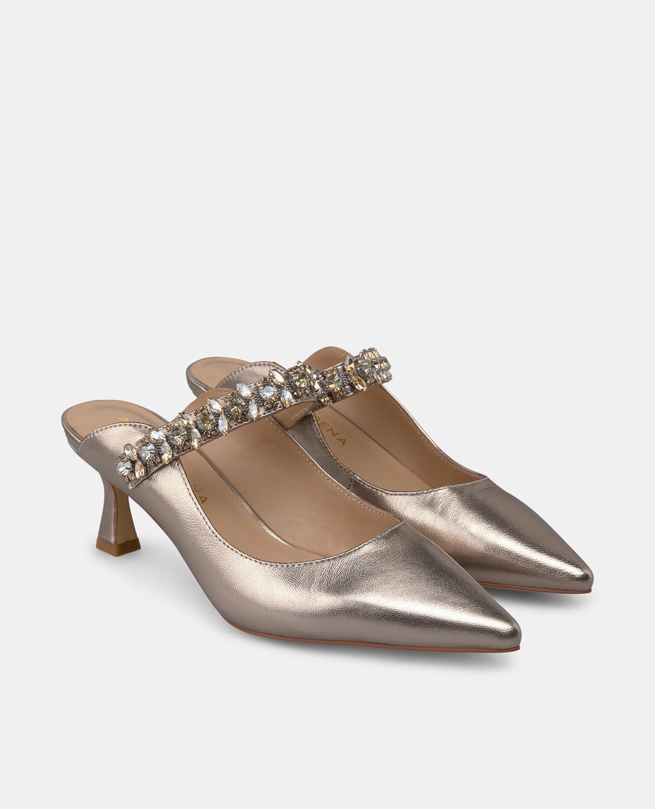 Sapatos de Salto com Biqueira Pontiaguda e Detalhe de Pedraria Ouro-2