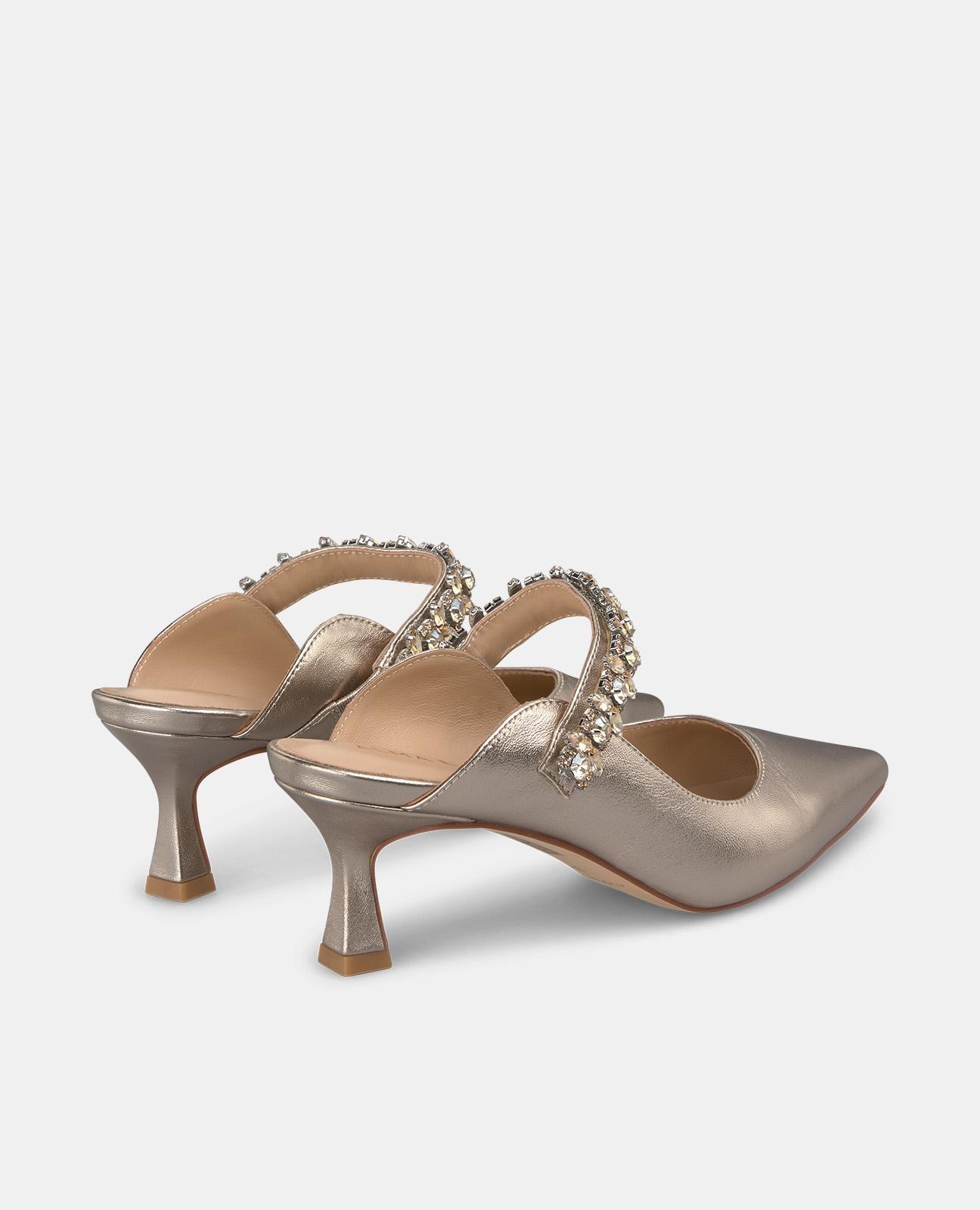 Sapatos de Salto com Biqueira Pontiaguda e Detalhe de Pedraria Ouro-3