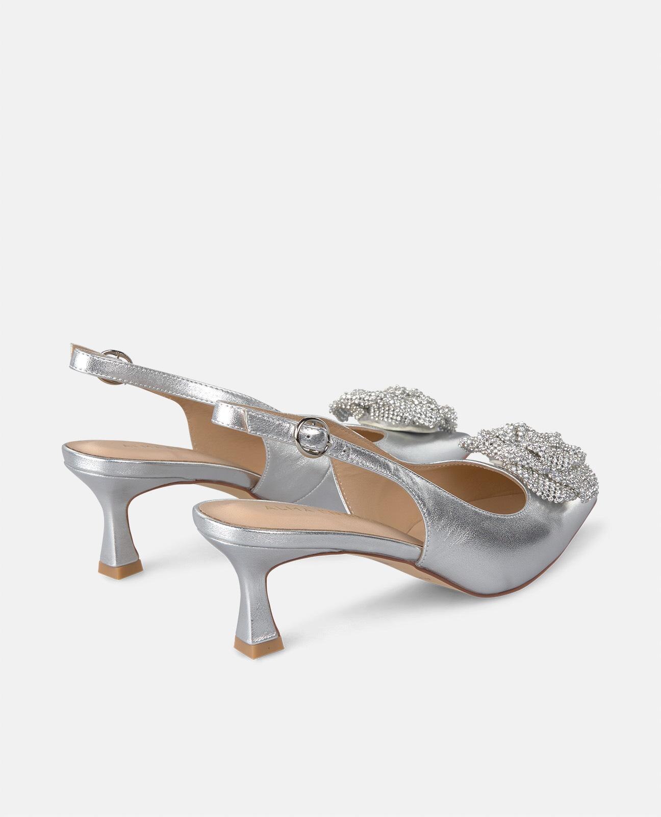 Sapatos de Salto com Flor de Pedraria na Biqueira Prata-3