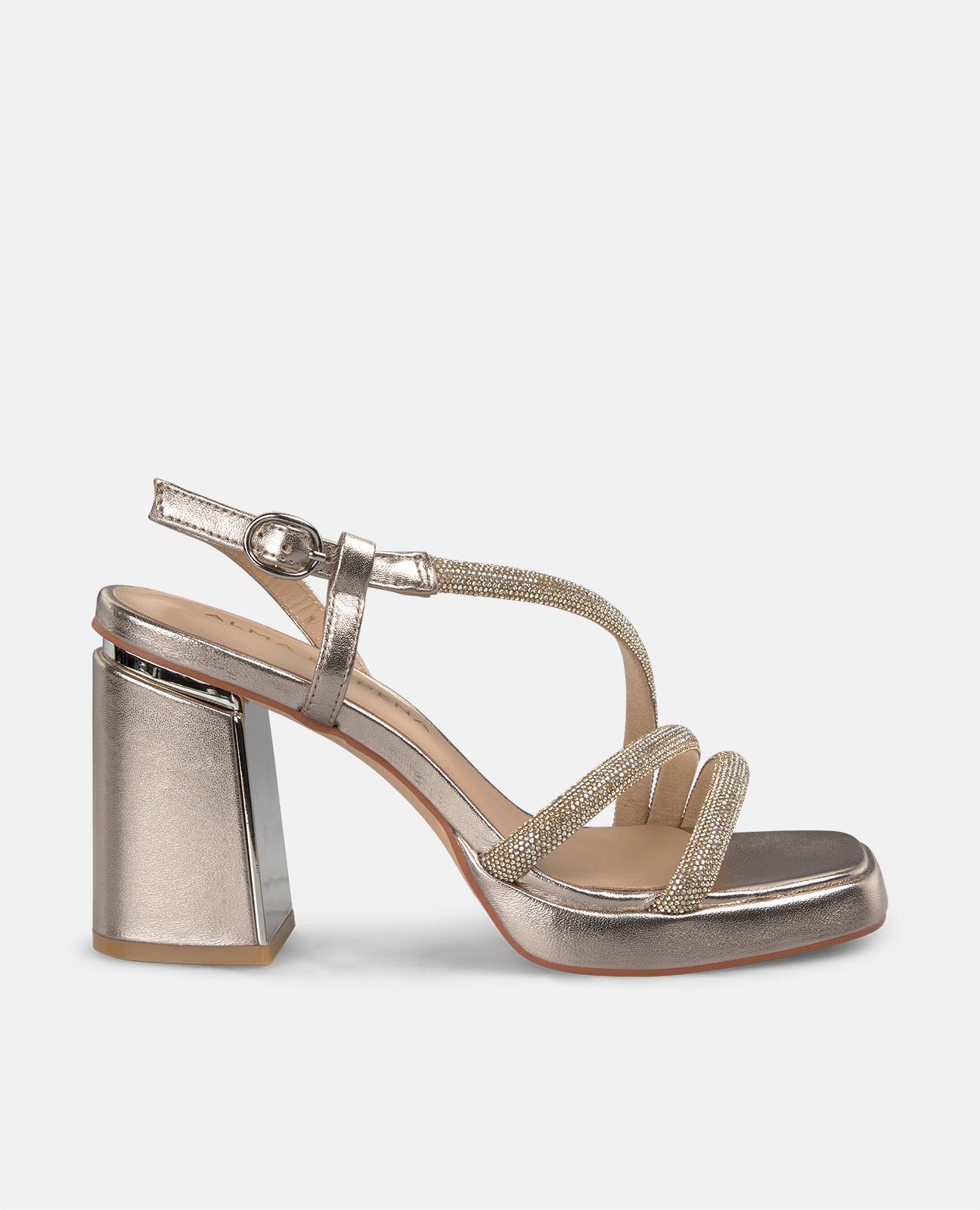 Imagem 0 de Sandálias de Salto com Tiras de Pedras e Fecho de Fivela