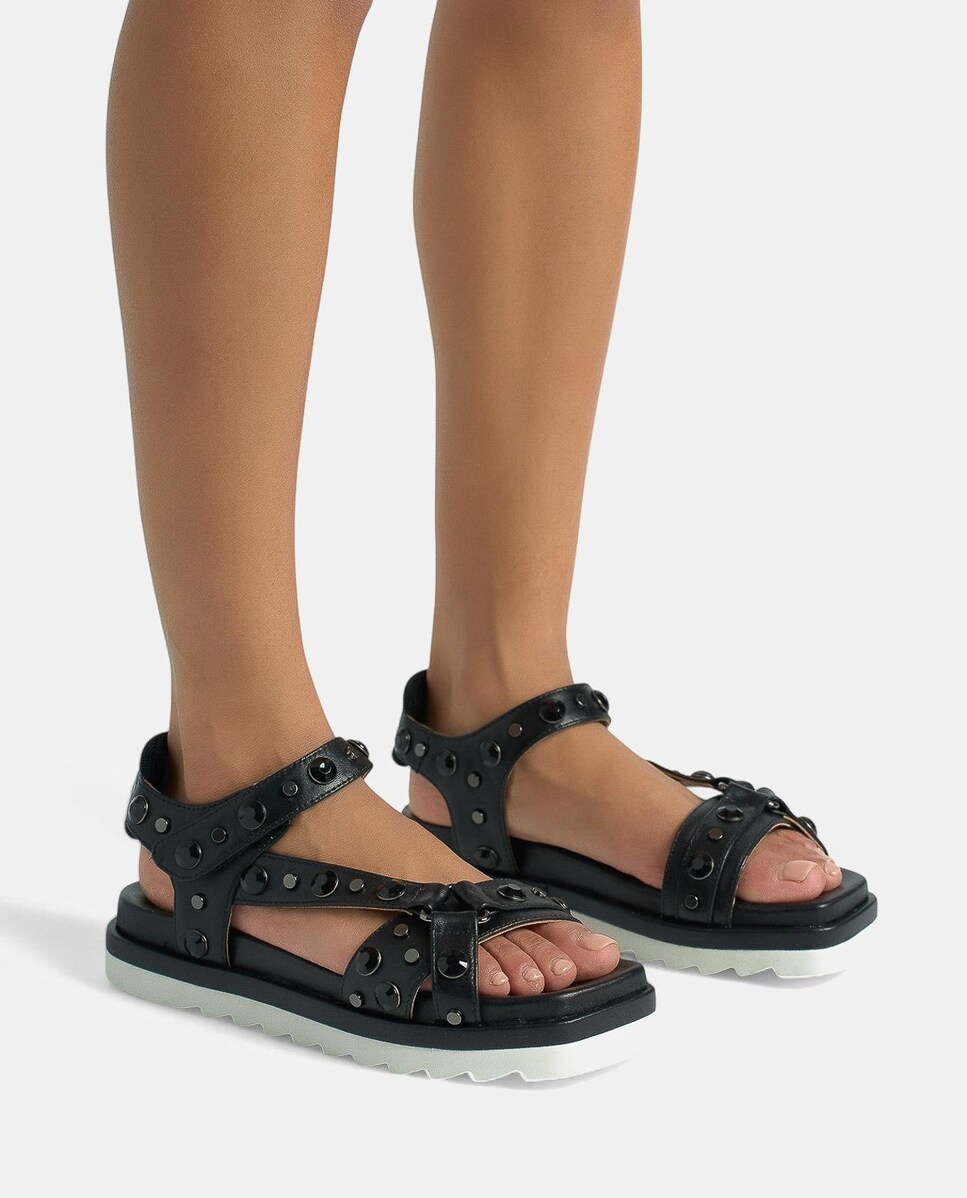 Sandálias Rasas com Tachas e Sola Track com Velcro Preto-4