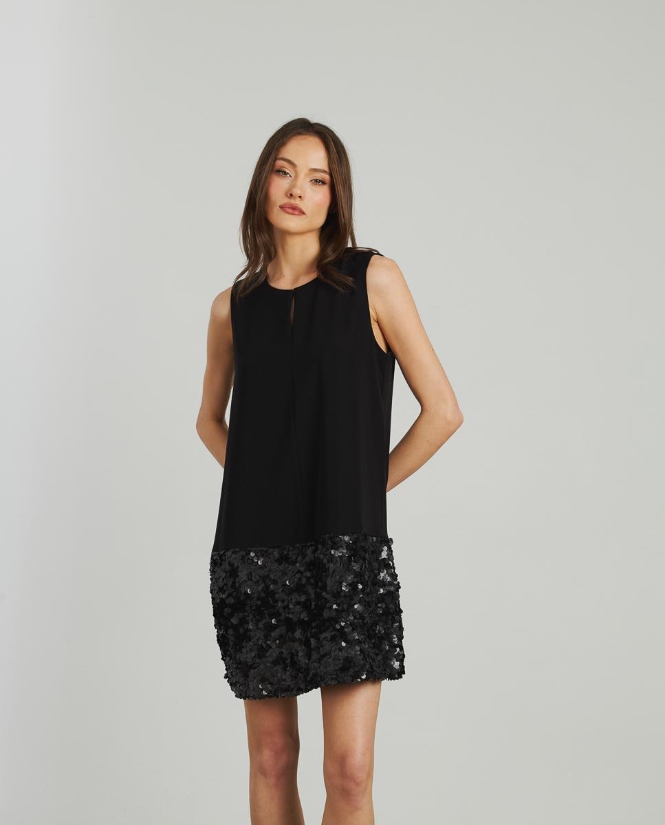 Vestido Curto com Corte a Direito e Brilhantes com Decote Redondo sem Mangas Preto-2