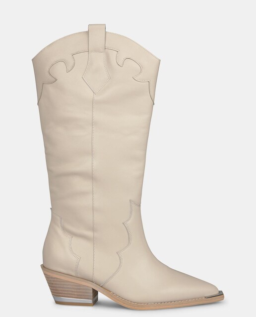 Imagem 0 de Botas de Pele com Bordado e  Biquiera Pontiaguda