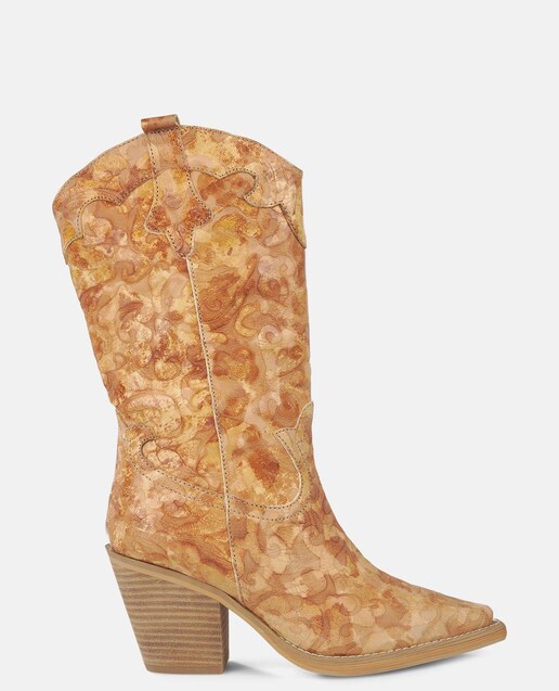 Imagem 0 de Botas de Pele Estilo Cowboy com Detalhes Bordados e Biqueira Afiada