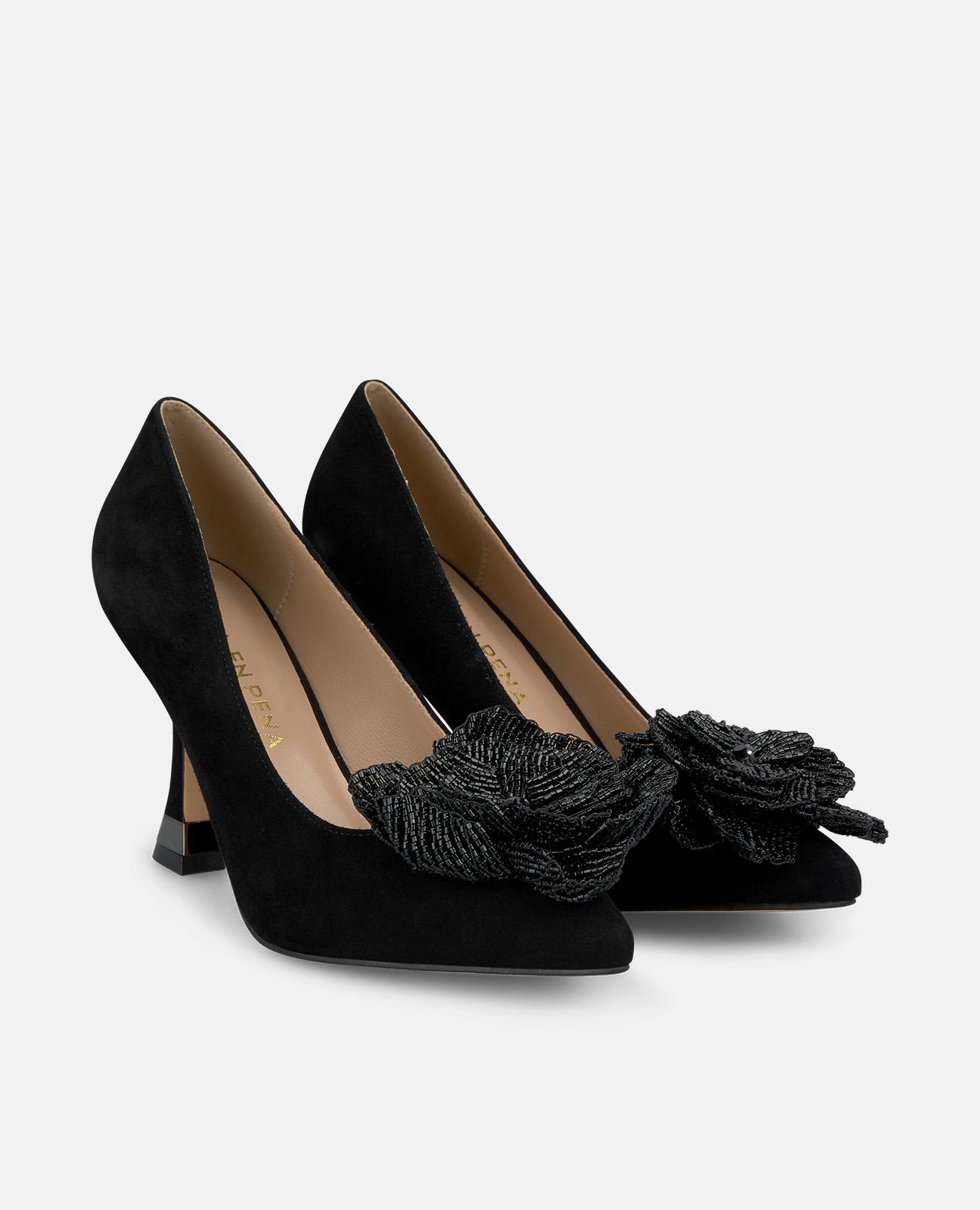 Sapatos de Salto sem Fecho com Detalhe de Flor de Pedraria na Biqueira Preto-2
