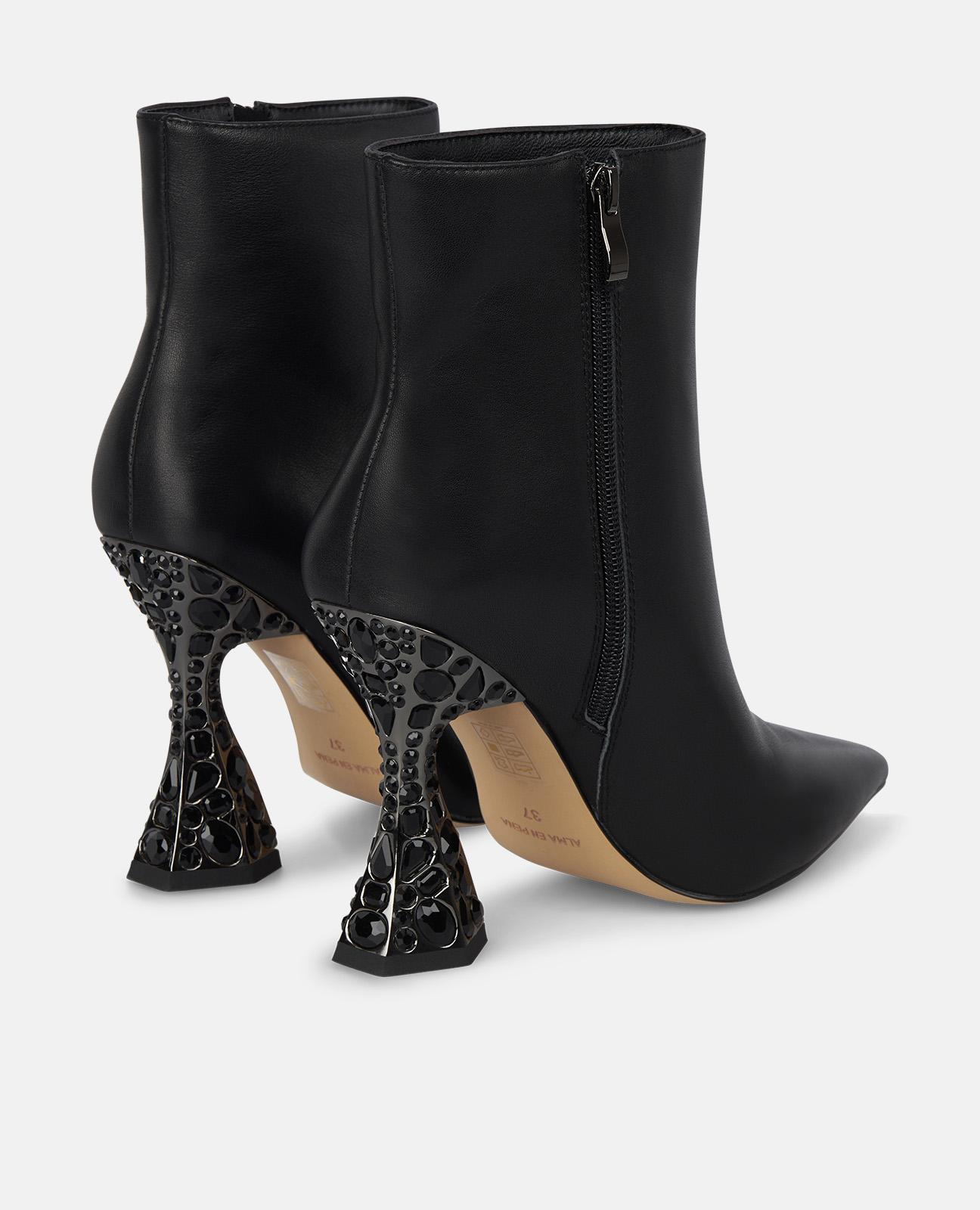 Botins com Tacão Joia em Forma de Funil Preto-3