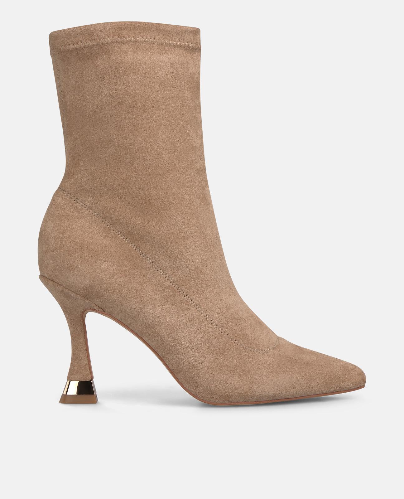 Imagem 0 de Botins Ajustados com Salto Agulha e Biqueira Afiada