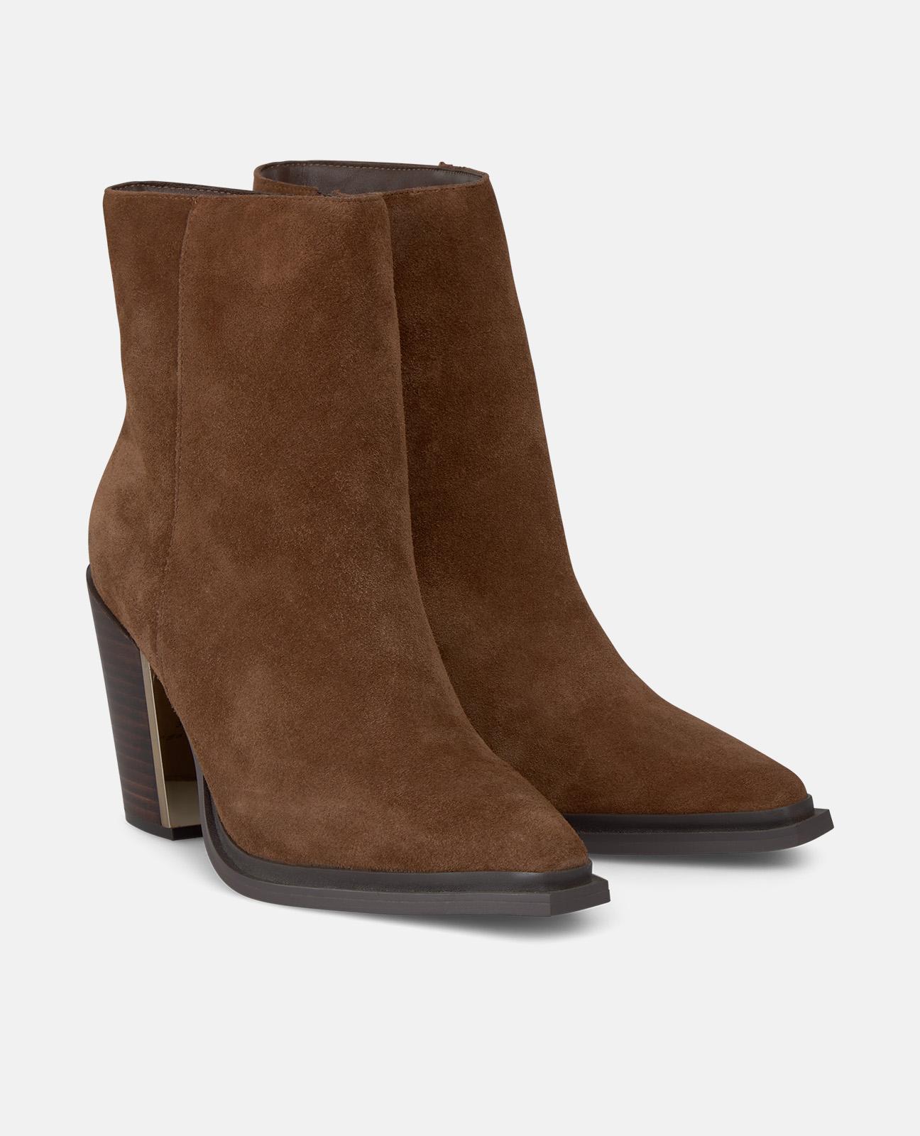 Botins Básicos com Salto Largo e Biqueira Afiada Camel-2