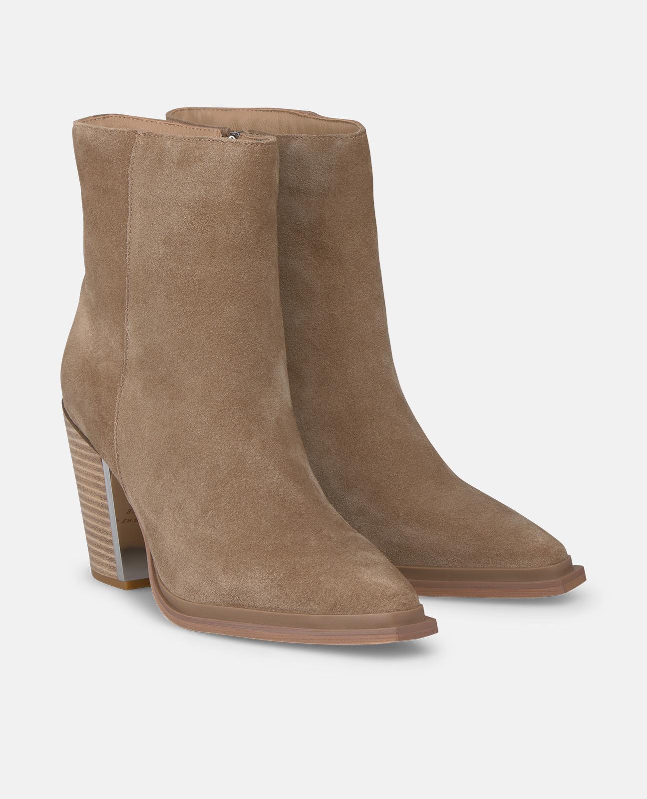 Botins Básicos com Salto Largo e Biqueira Afiada Bege-2