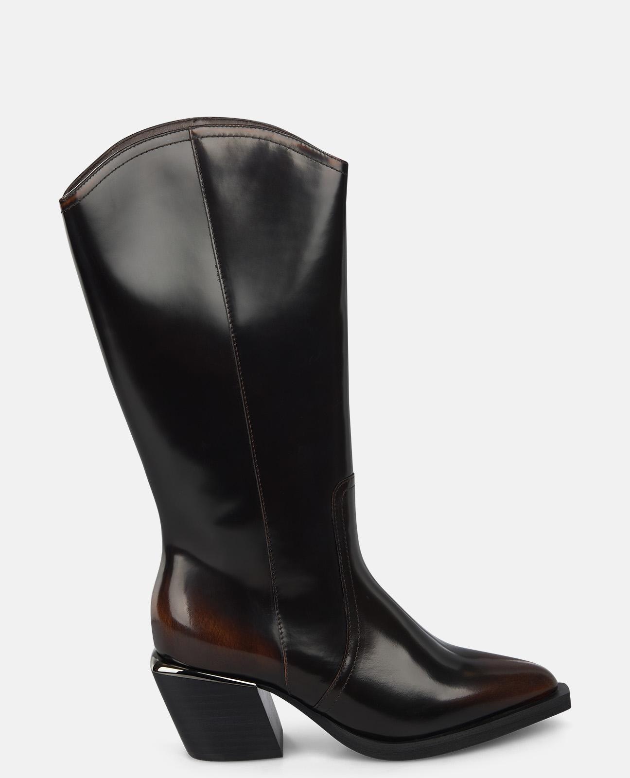 Imagem 0 de Botas Cowboy com Biqueira Afiada e Tacão Largo