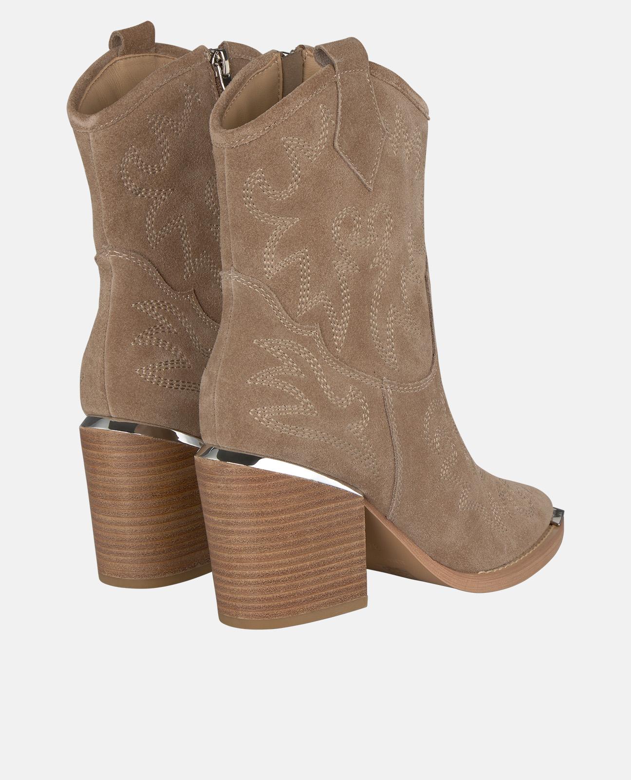 Botins Básicos com Tacão Largo Bordados e Fecho Zip Bege-3