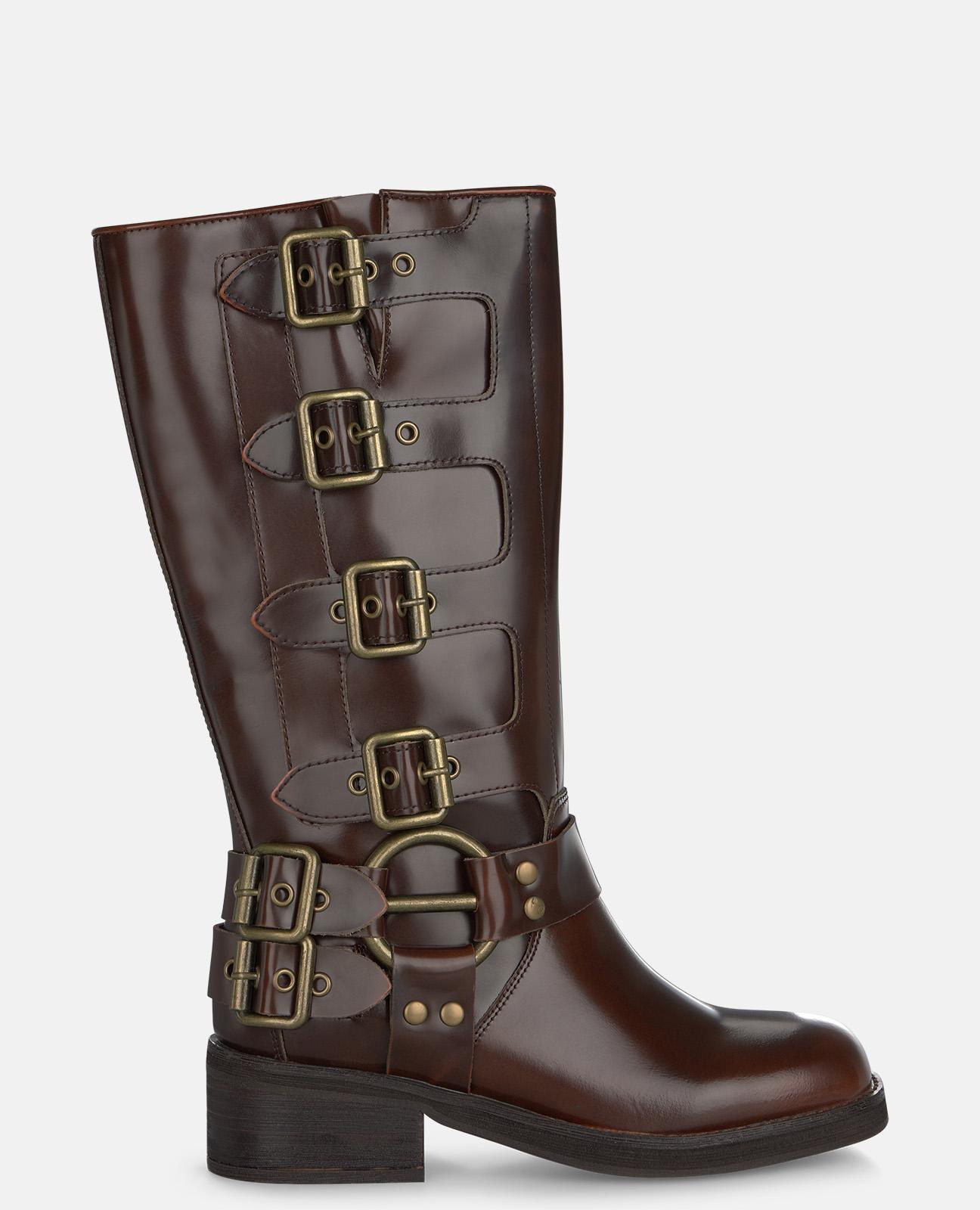 Imagem 0 de Botas Biker Rasas com Fivelas e Tacão Largo