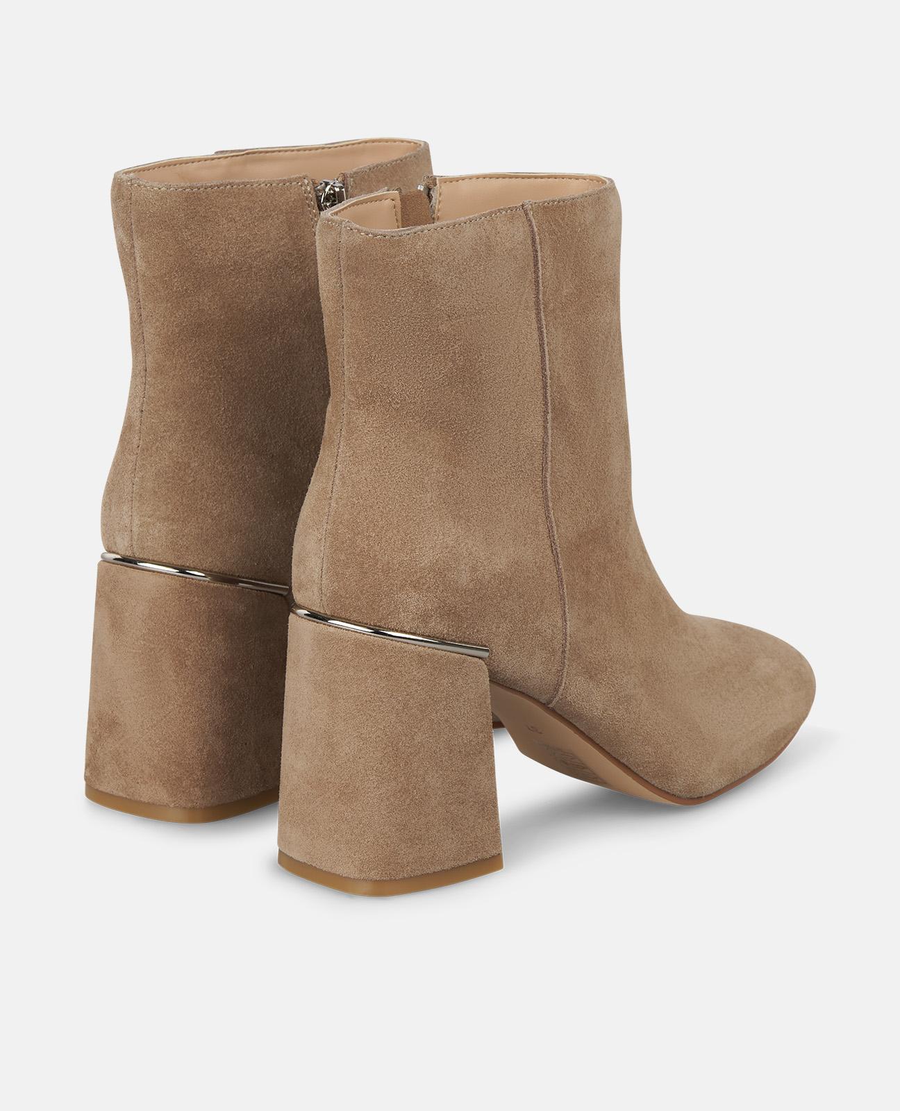 Botins Básicos com Salto e Detalhe Metálizado Vison-3