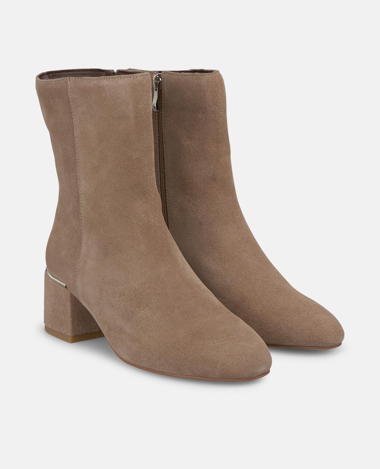 Botins com Salto e Fecho Zip Bege-2