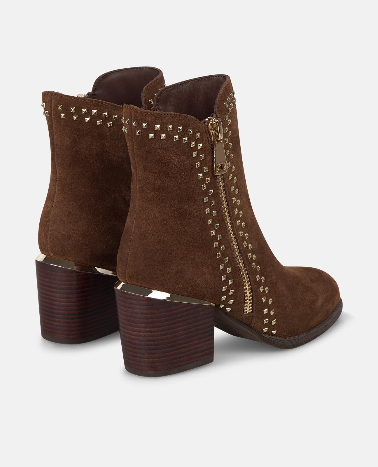 Botins Básicos com Tacão e Tachas Camel-3