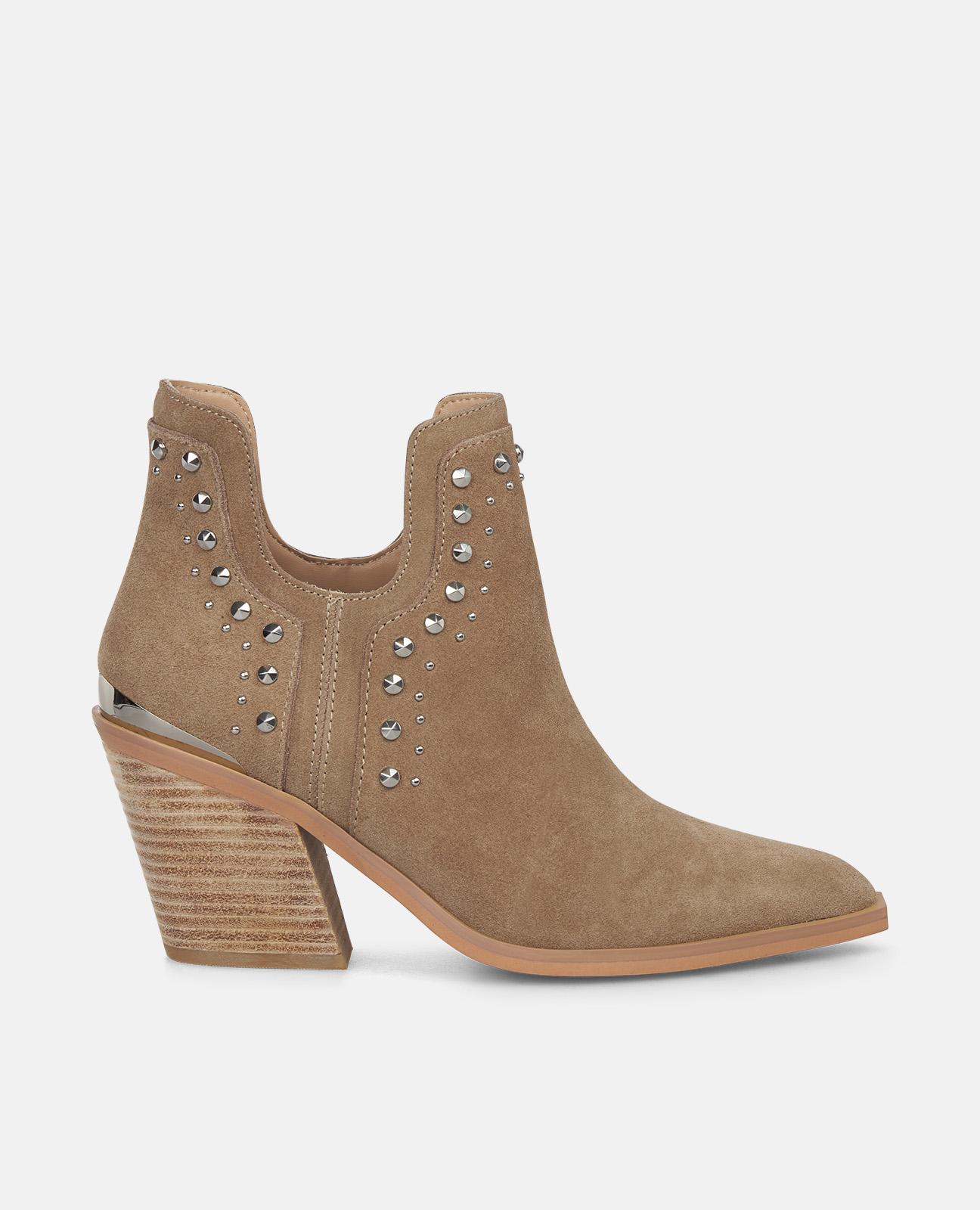Botins Básicos de Salto com Abertura e Tachas Vison-1