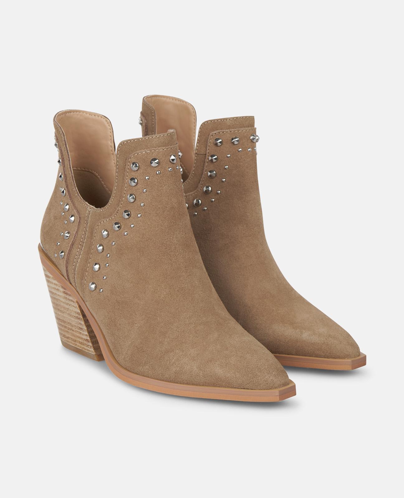 Botins Básicos de Salto com Abertura e Tachas Vison-2