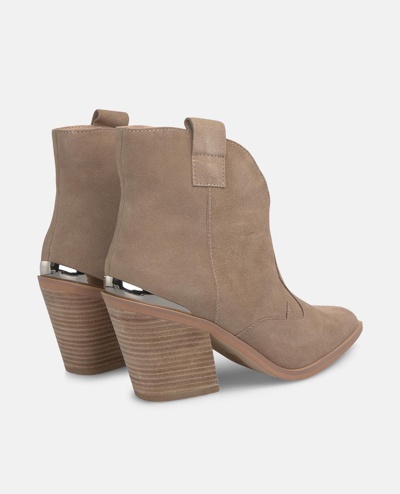 Botins Cowboy com Salto com Biqueira Afiada e Abertura com Fecho Zip Bege-3