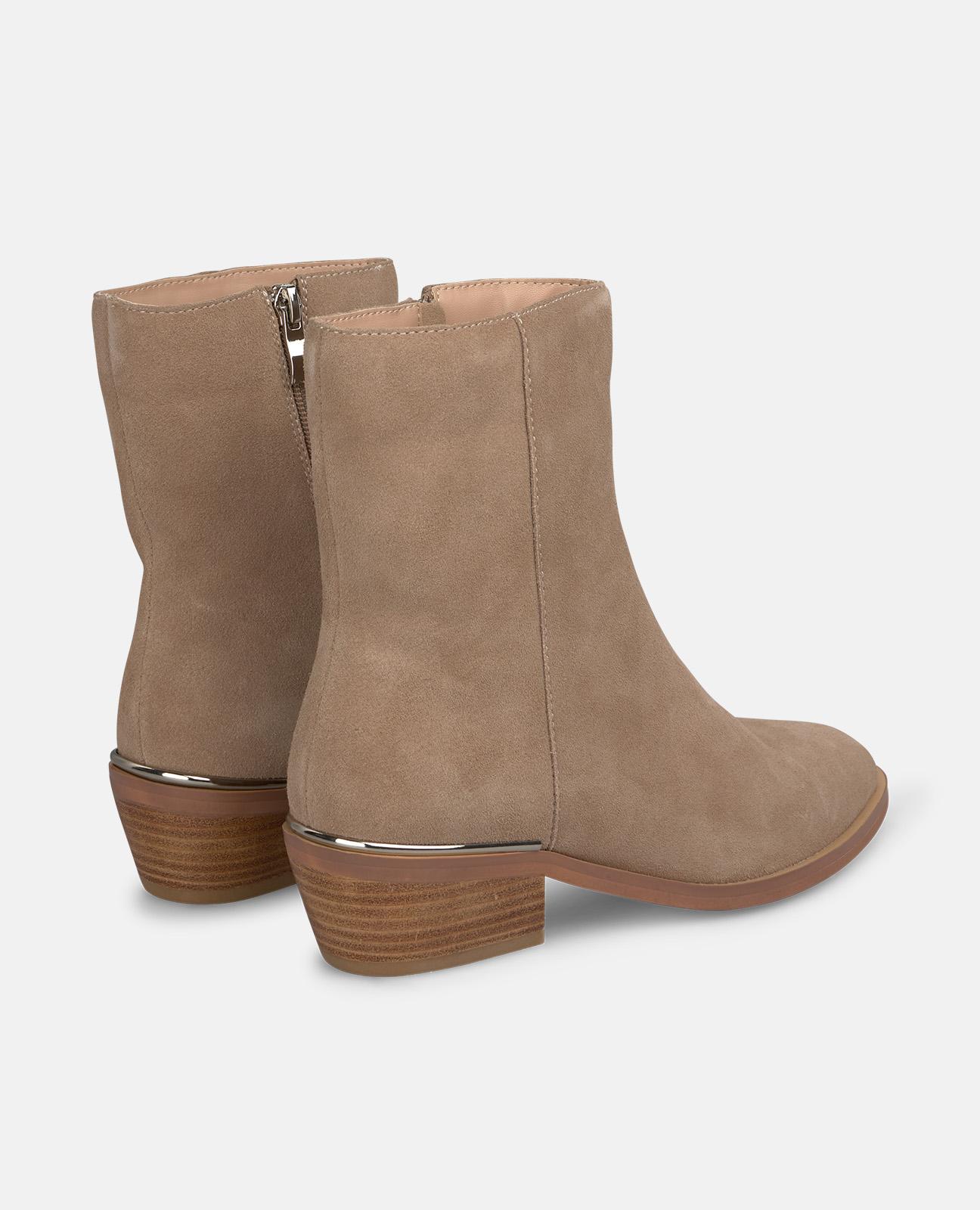 Botins Básicos Rasos com Cano Baixo Vison-3