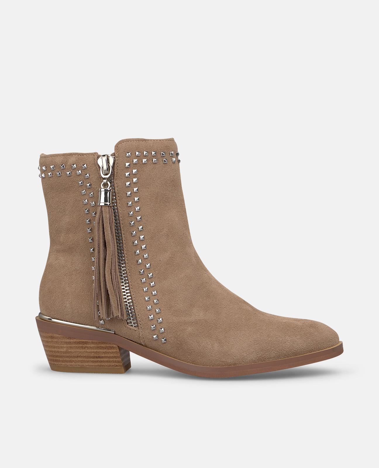 Botins Básicos com Cano Baixo e Detalhe de Pompom Vison-1