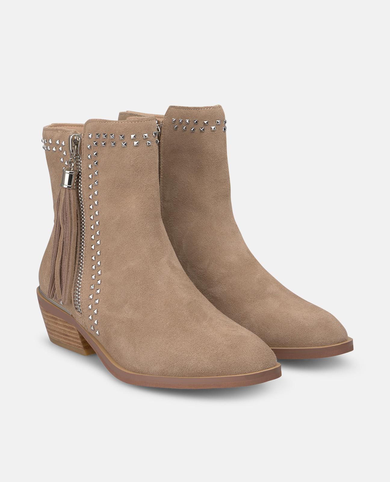 Botins Básicos com Cano Baixo e Detalhe de Pompom Vison-2