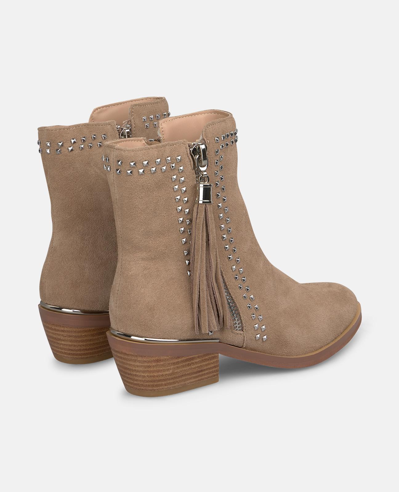 Botins Básicos com Cano Baixo e Detalhe de Pompom Vison-3