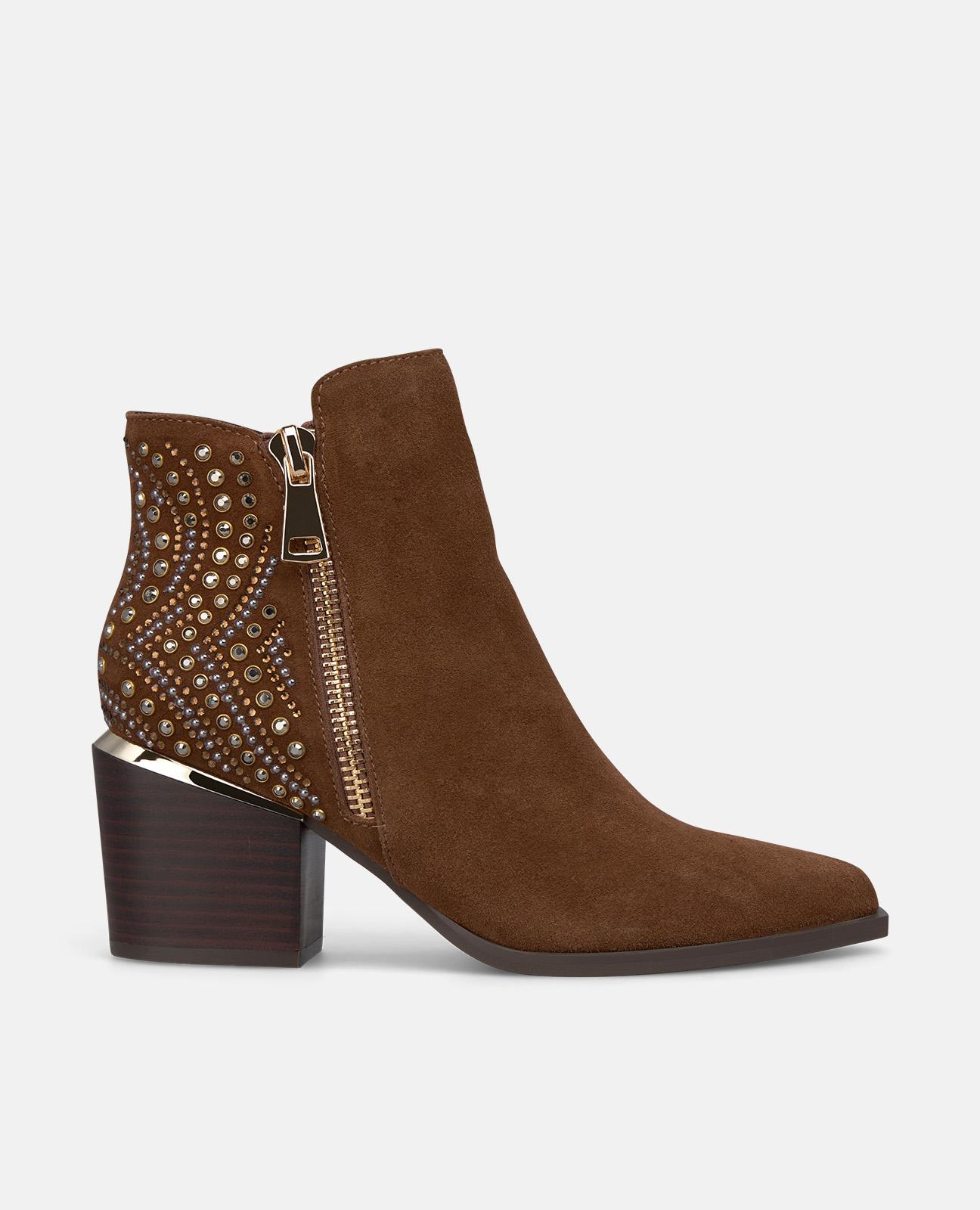 Botins Básicos com Salto e Tachas de Pedras Camel-1