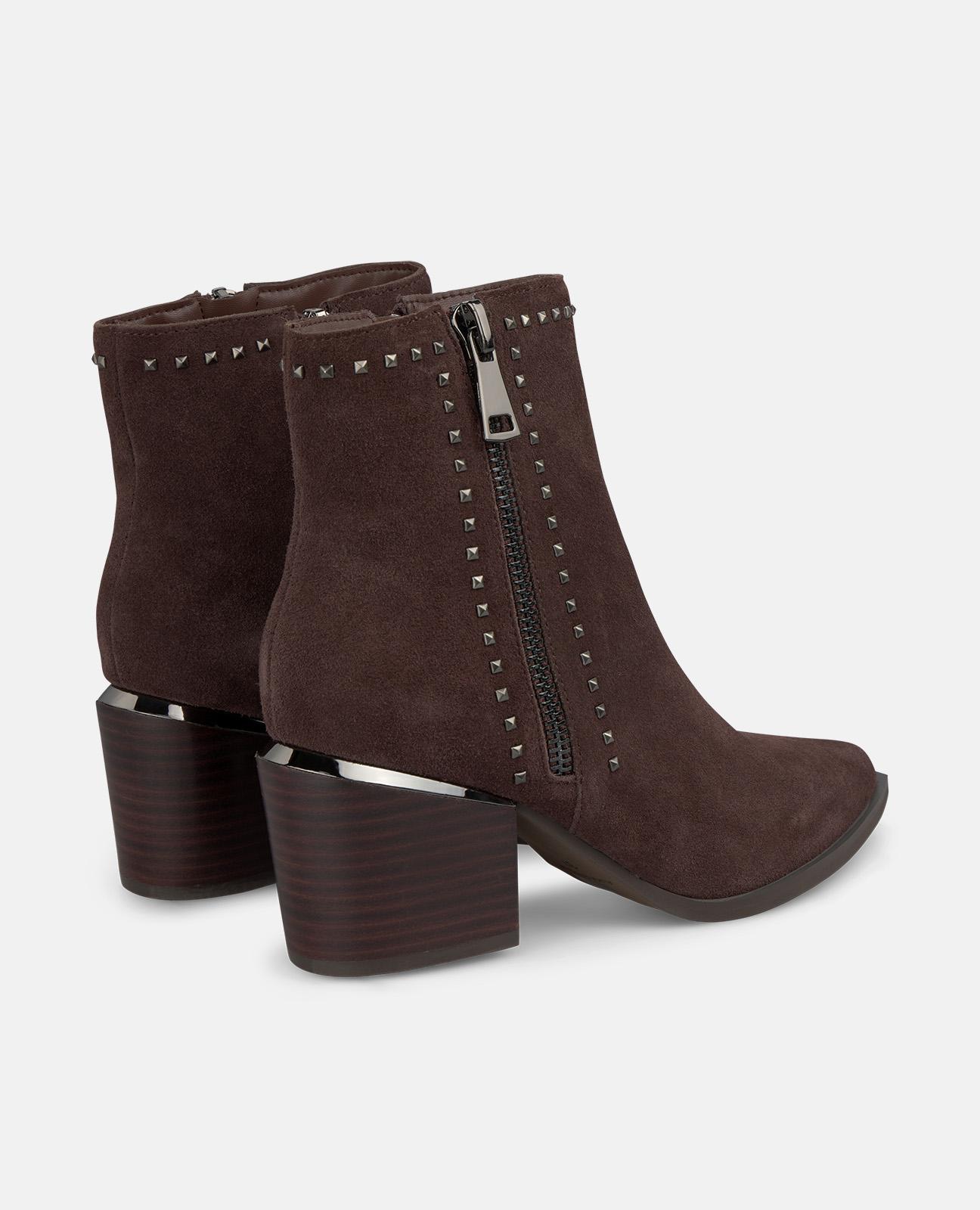 Botins com Salto com Tachas e Fechos Zip Laterais Castanho-3