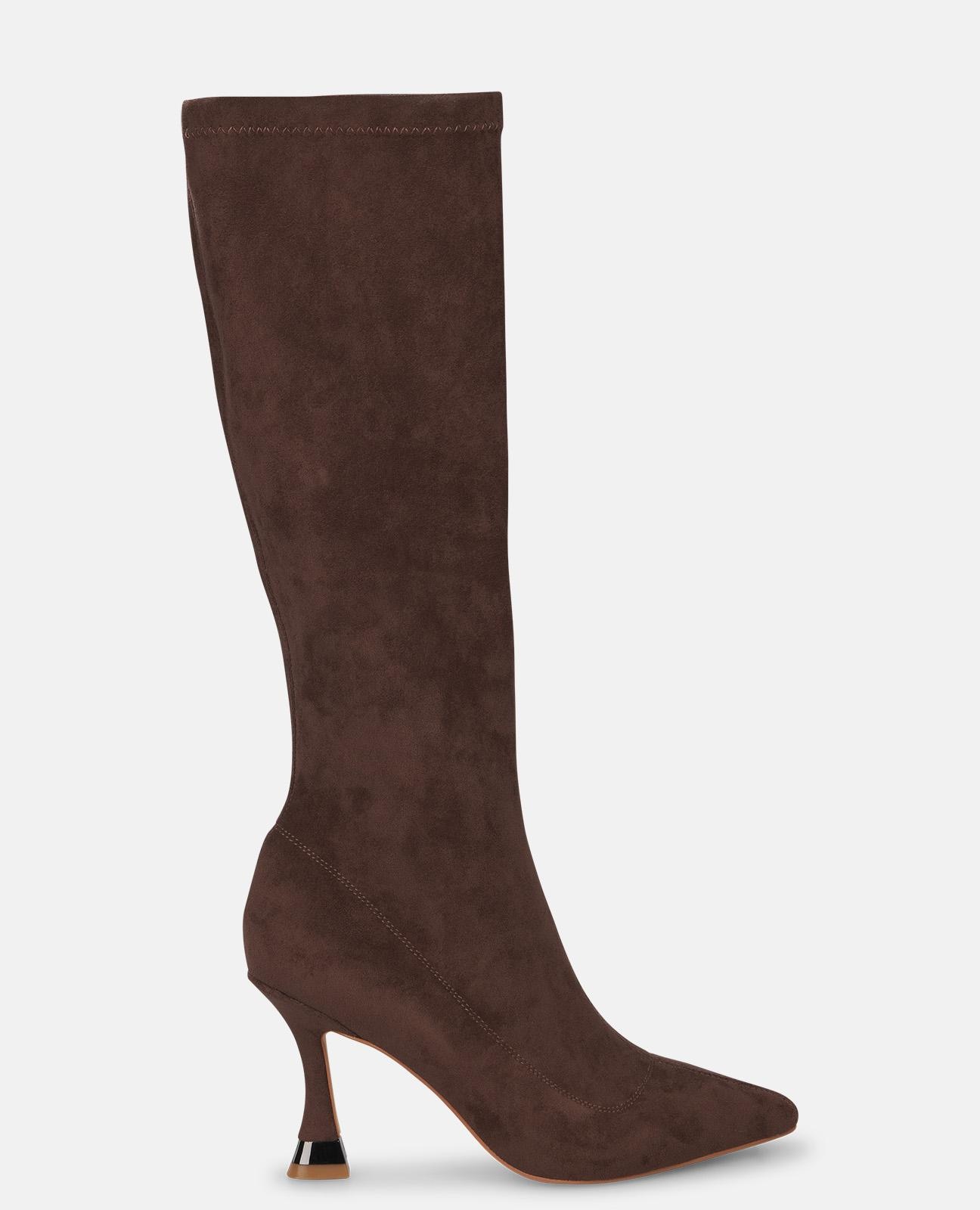 Imagem 0 de Botas de Salto com Detalhe Metalizado na Biqueira