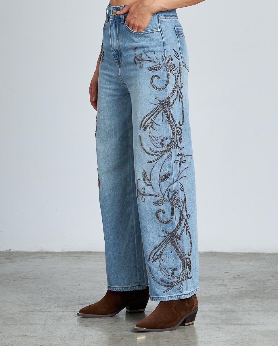 Jeans com Corte a Direito com Detalhe de Tachas Bordados Azul-2