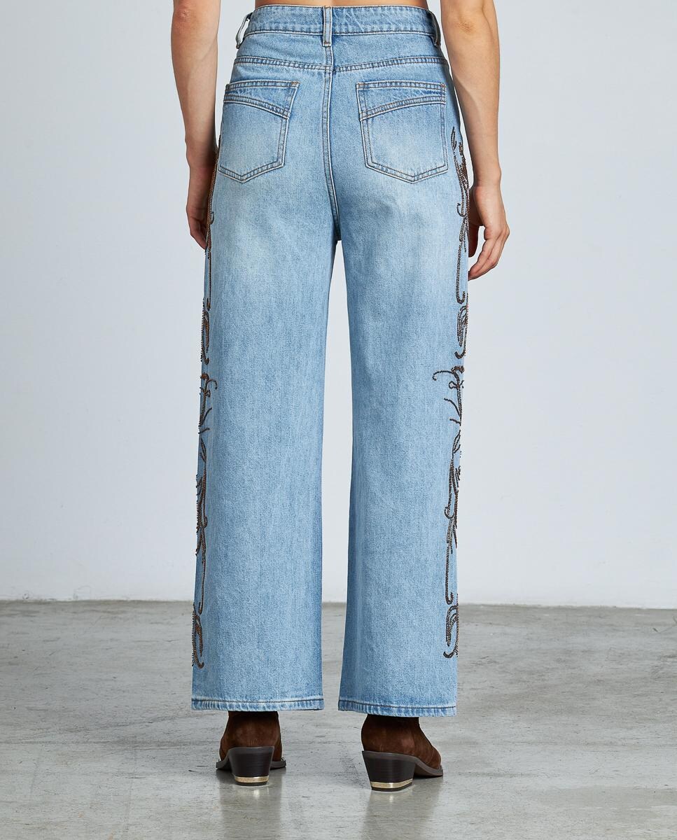 Jeans com Corte a Direito com Detalhe de Tachas Bordados Azul-6