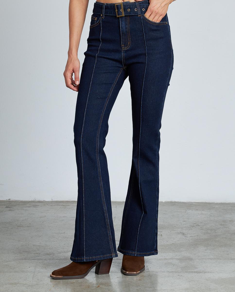 Imagem 0 de Jeans À Boca de Sino com Cinto Ajustável e Fecho Zip