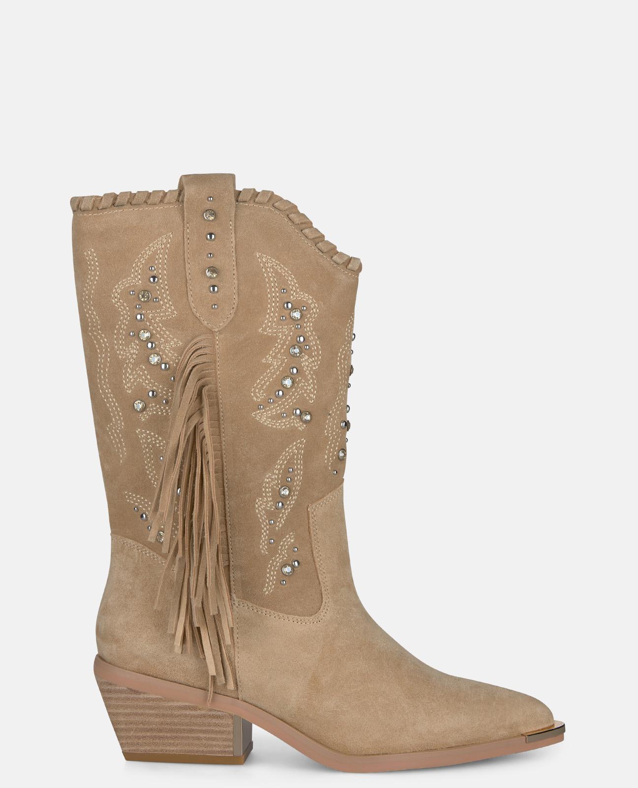 Botas Cowboy em Pele com Bordado com Tachas no Cano e Franjas Areia-1
