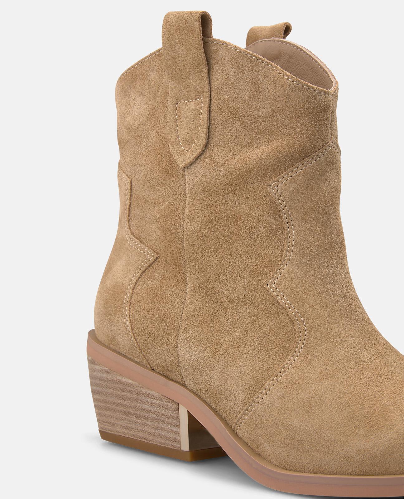 Botins Cowboy em Pele com Detalhe Metálico no Tacão Areia-4