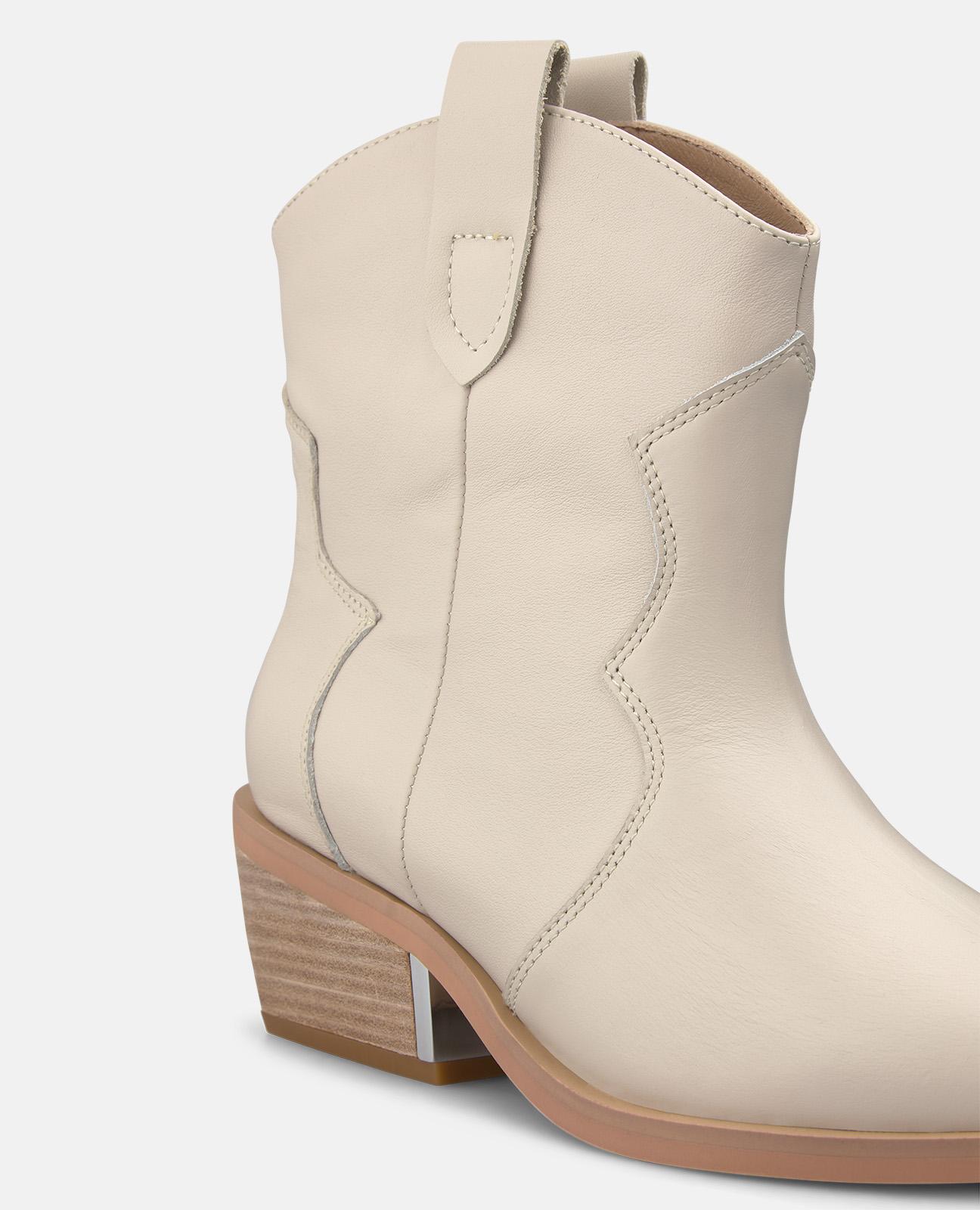 Botins Cowboy com Detalhe Metálico no Tacão Marfim-4
