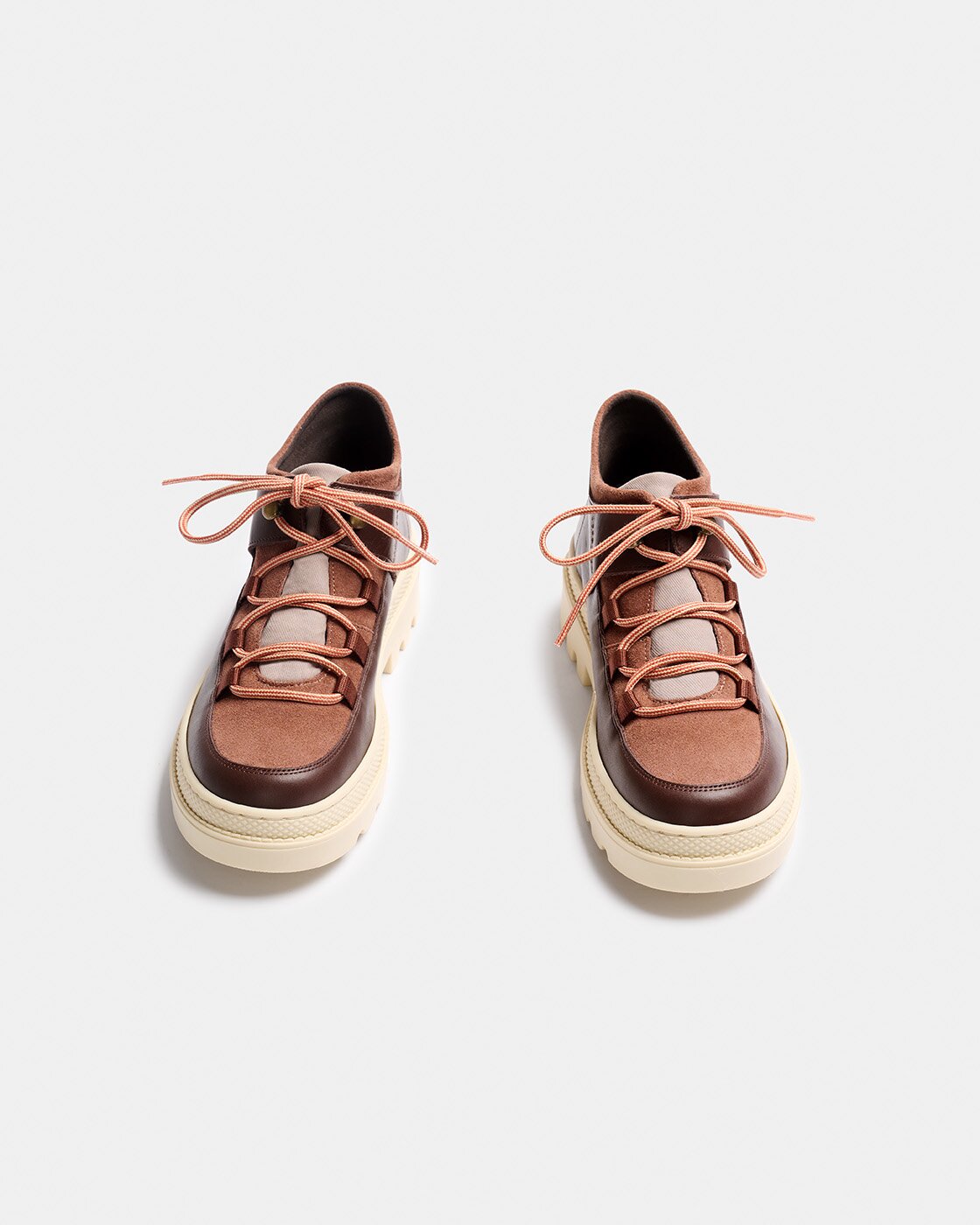Botins com Sola Track Inspirados no Calçado de Montanha com Combinação de Materiais de Pele, Camurça e Tecido com Atacadores e Sola Track Marsala-3