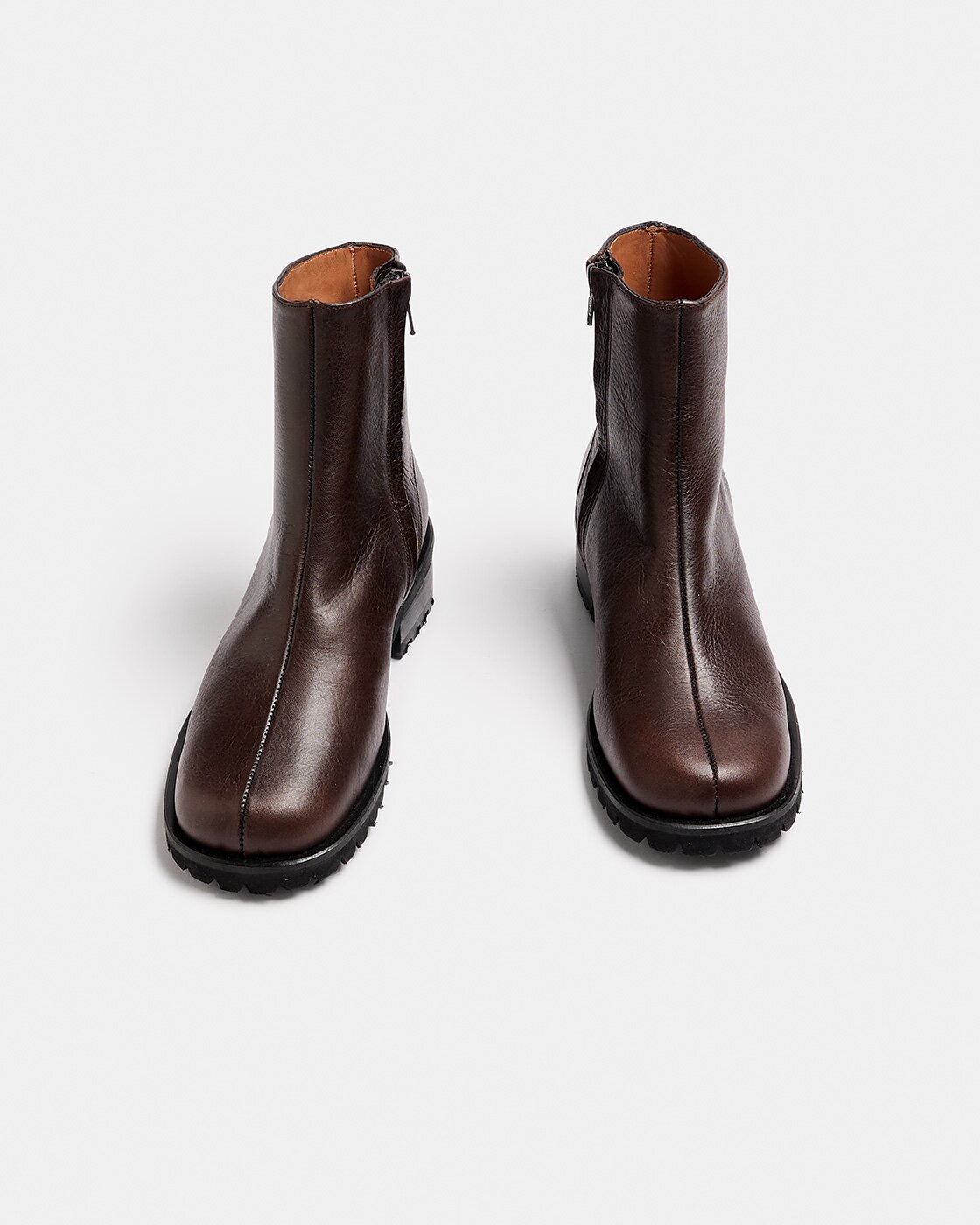Botins com Sola Track de Salto e Cano Baixo em Pele com Fecho Zip Lateral e Sola Track Castanho-escuro-3