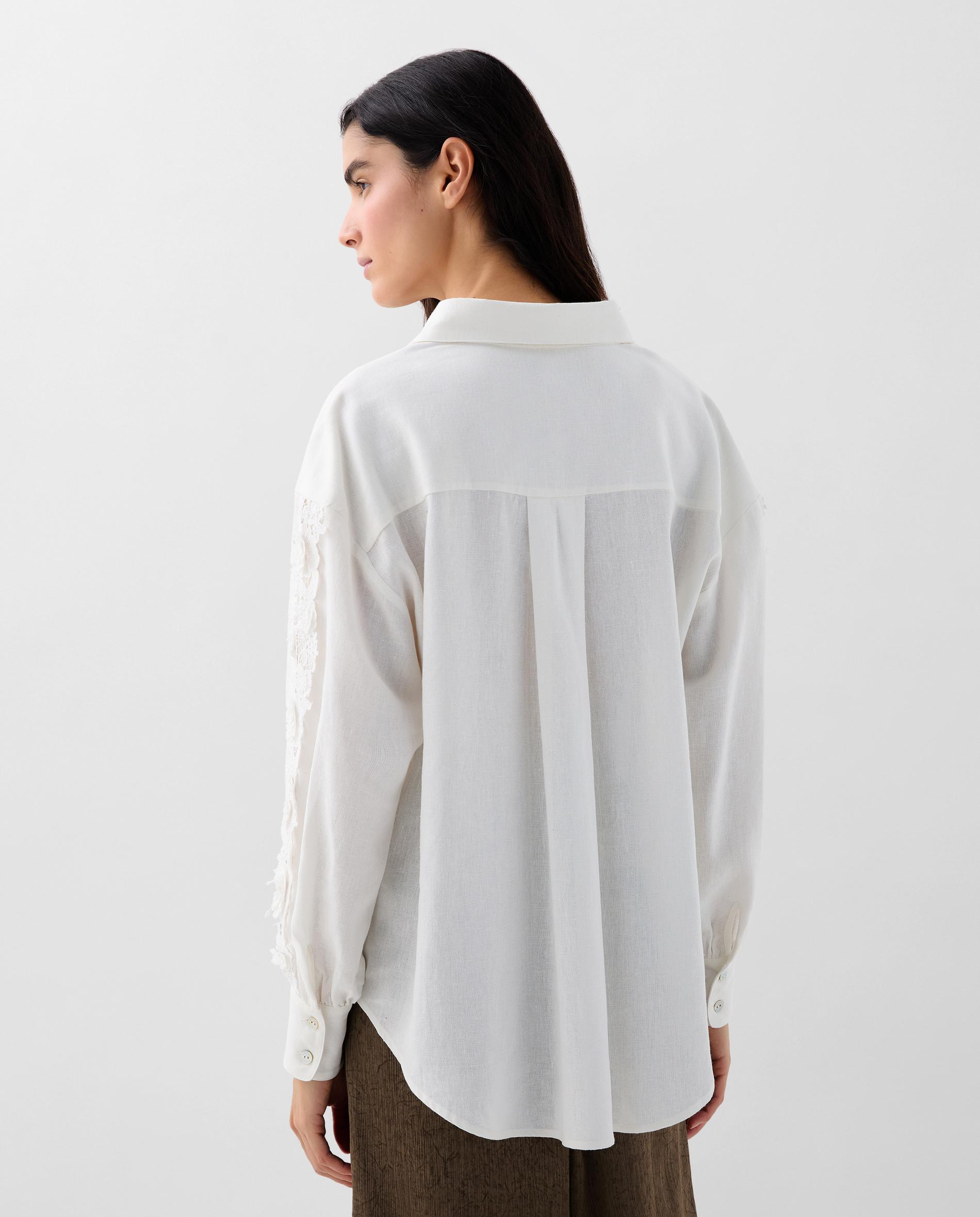 Blusa Regular Fit com Detalhe de Flores Branco-2