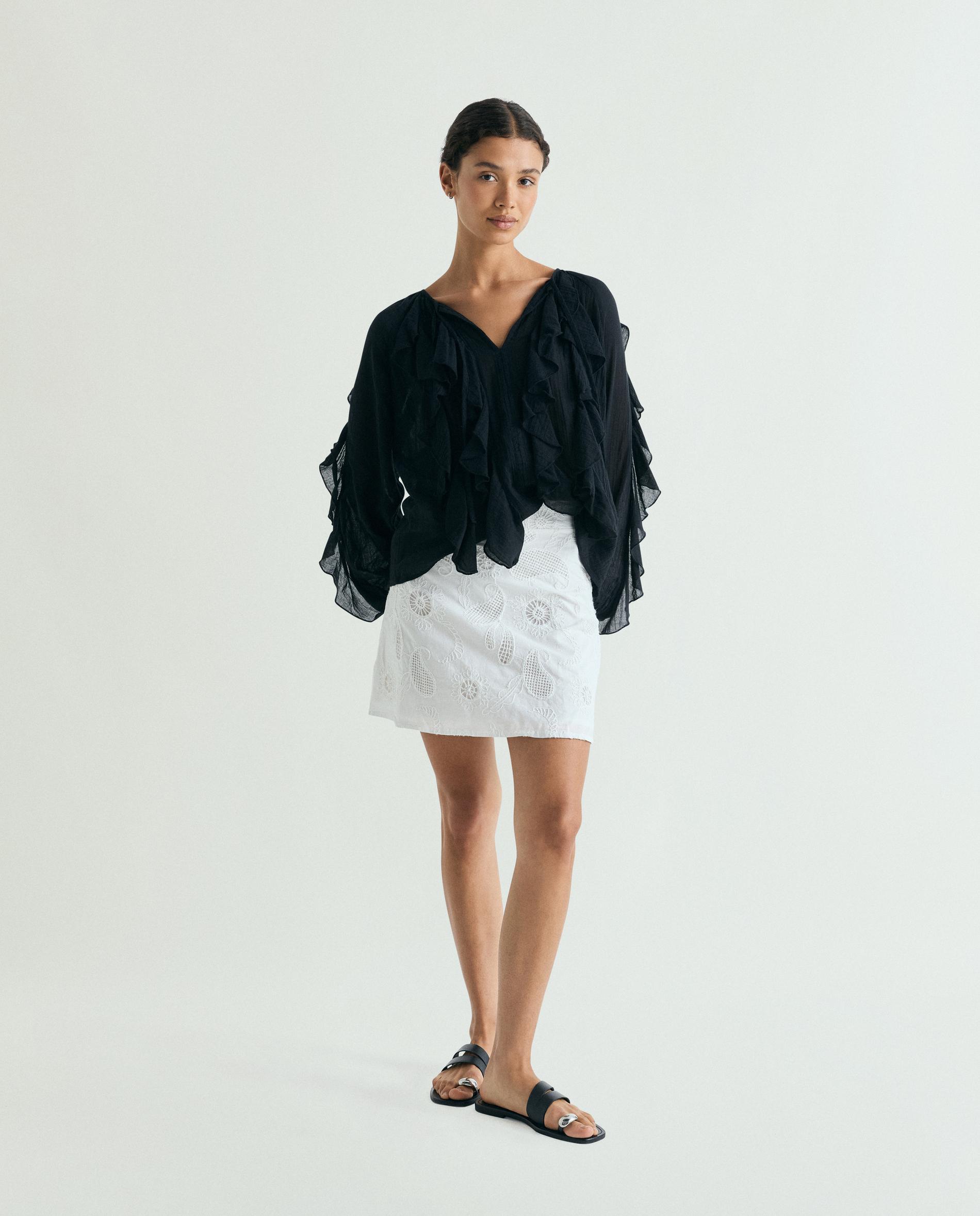 Imagem 0 de Saia Curta com Bordados e Perfurados