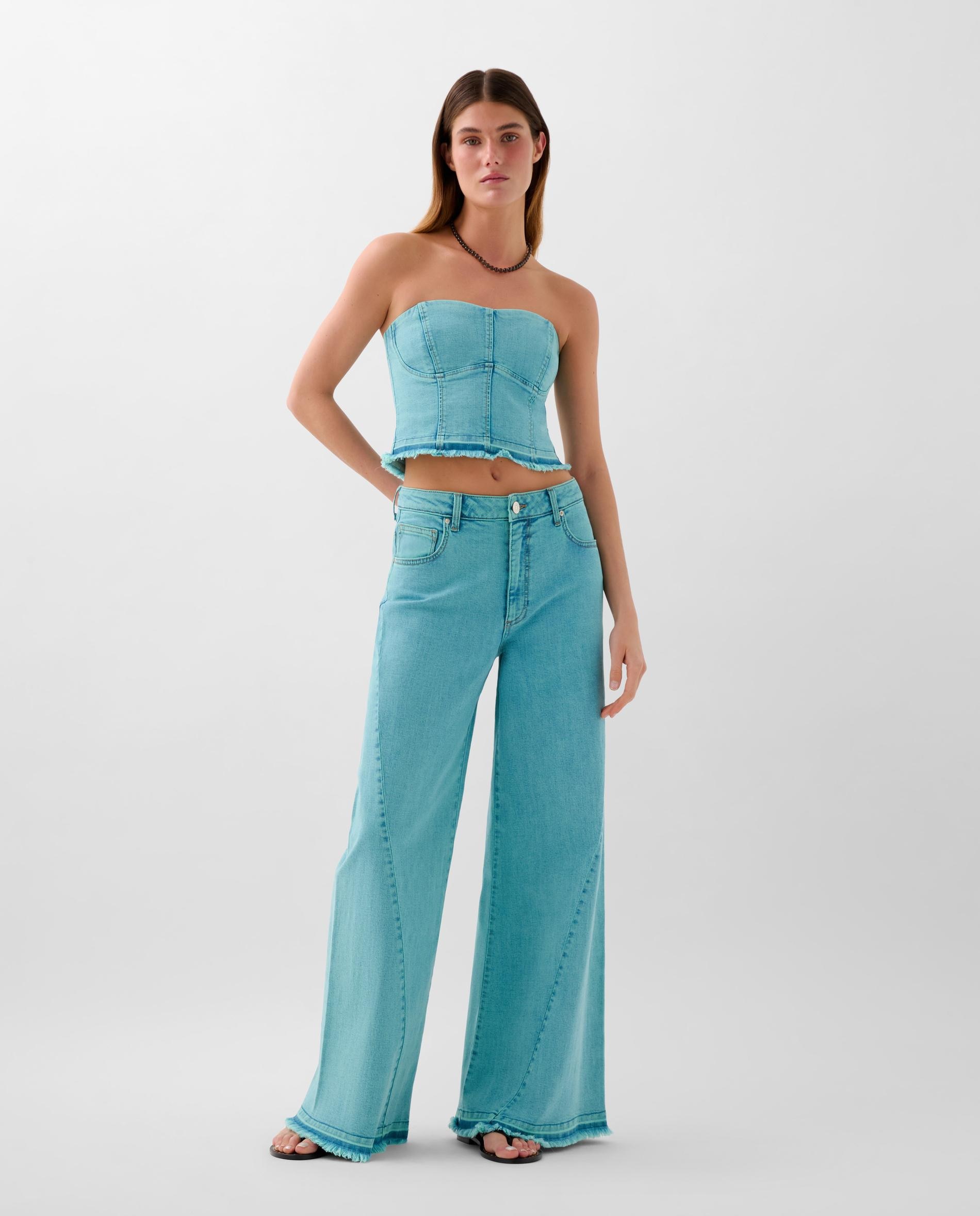 Imagem 0 de Jeans com Corte a Direito Culotte com Detalhe na Bainha