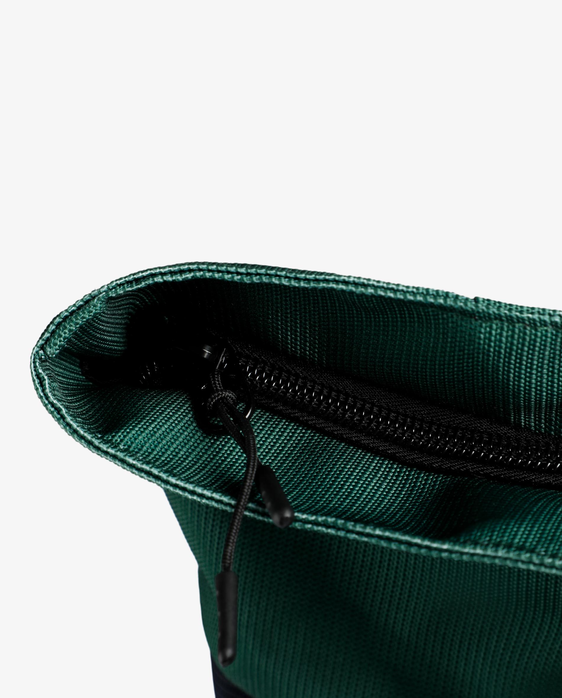 Mochila com Fecho de Aba e Clip Ajustável Azul-marinho / Verde-8