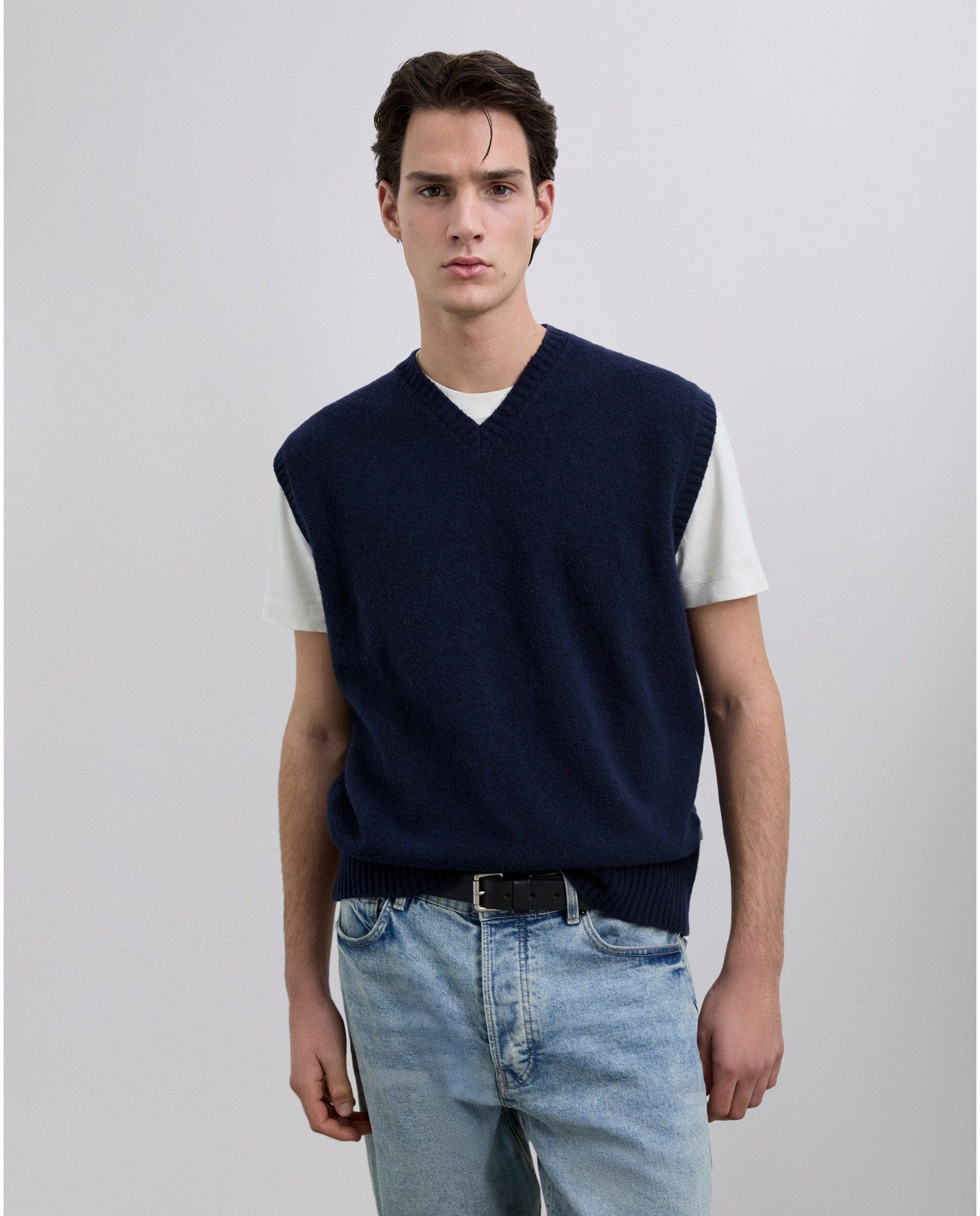 Imagem 0 de Colete de Malha Liso com Gola em V